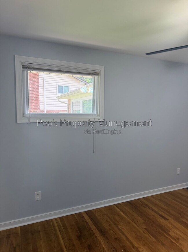 Building Photo - 2119 Woodmont Dr
