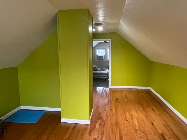 Office/Playroom - 1265 W Clifton Blvd