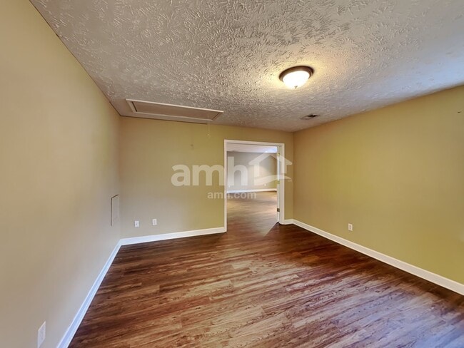 Building Photo - 3404 Bent Wood Cv