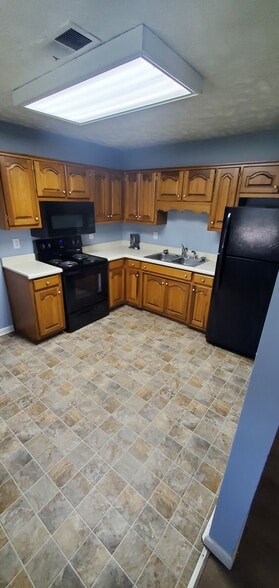 Building Photo - 102 Lauderdale Dr