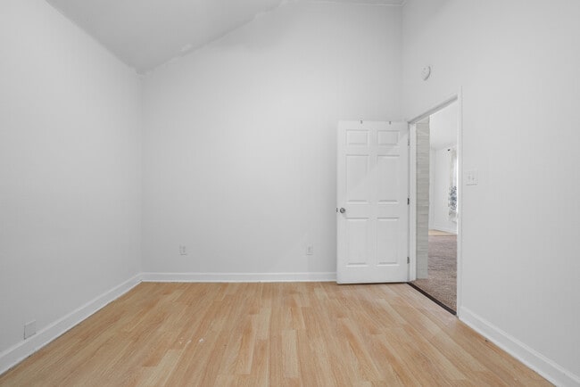 Building Photo - 3216 Marne Ave