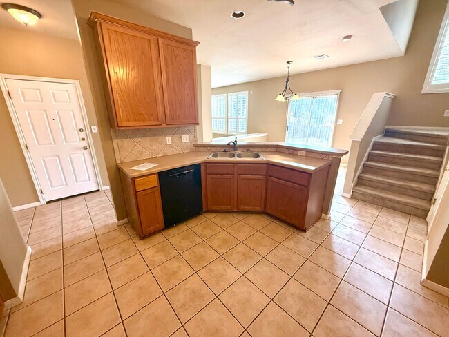 Building Photo - 842 Windhurst