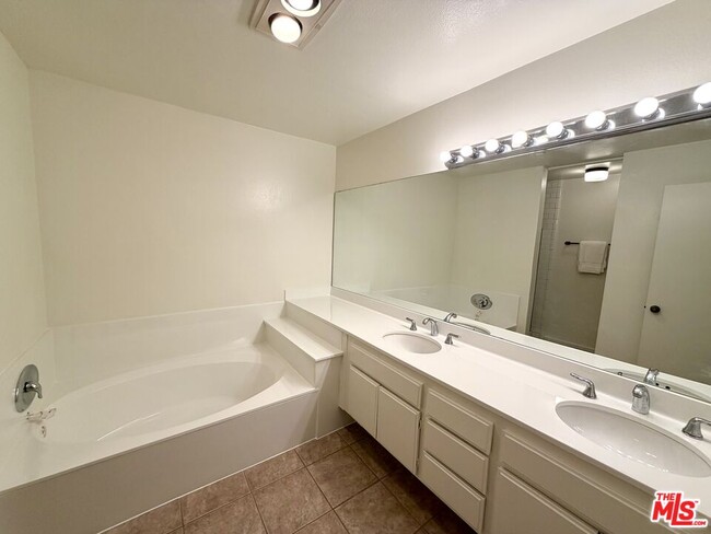 Building Photo - 306 Bora Bora Way