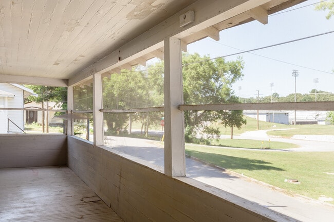 Building Photo - 525 N Chestnut St