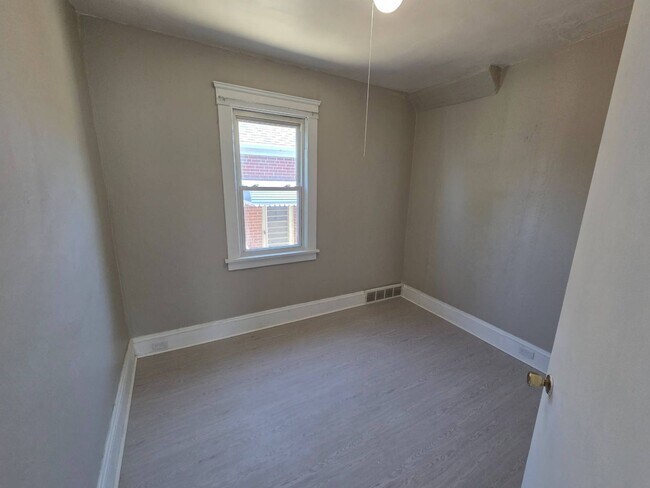 Building Photo - 3027 Fortune Ave