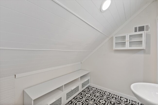 Building Photo - 2045 Chisholm Trail