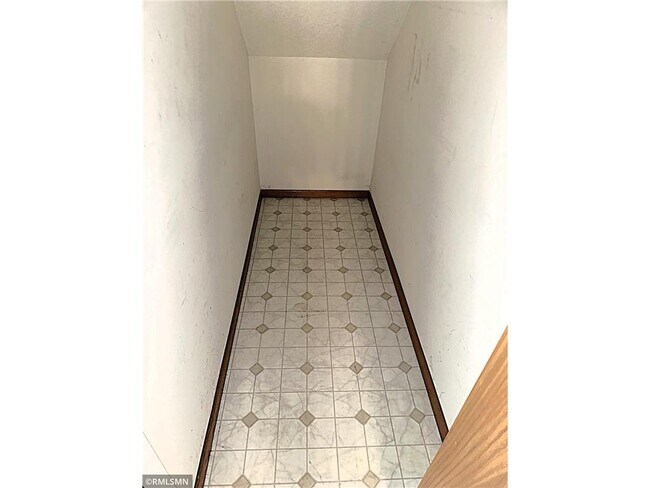 Building Photo - 1902 Aster