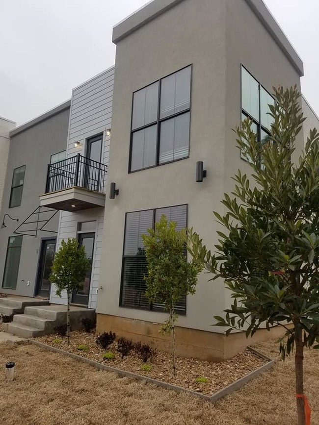 Primary Photo - 3535 Knight Ln