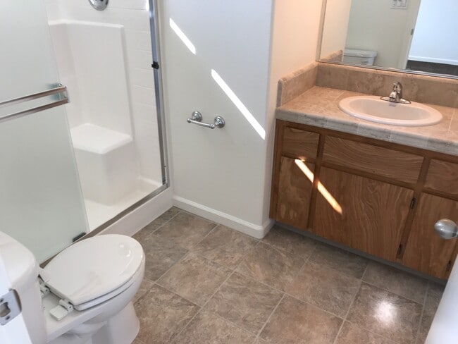 Building Photo - 3099 Bright St