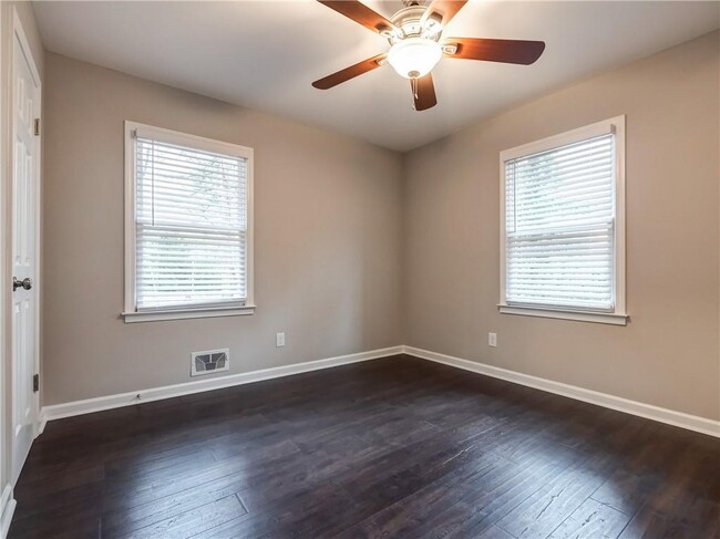 Building Photo - 4745 Hillside Dr