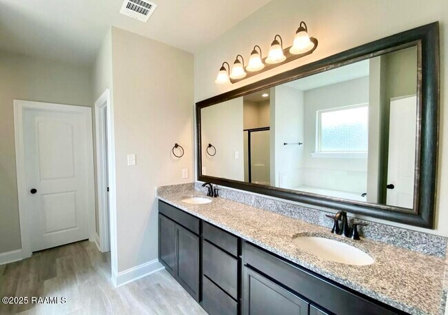 Building Photo - 315 Berg Ct