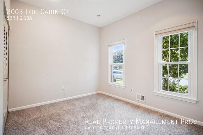 Building Photo - 8003 Log Cabin Ct