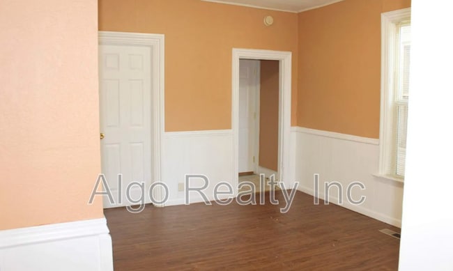 Building Photo - 861 Marion St