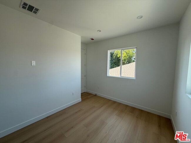 Building Photo - 16036 Acre St