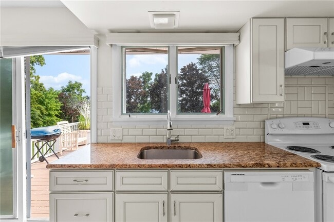 Building Photo - 137 Honness Ln