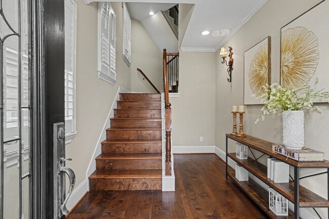 Building Photo - 714 Old Oyster Trail