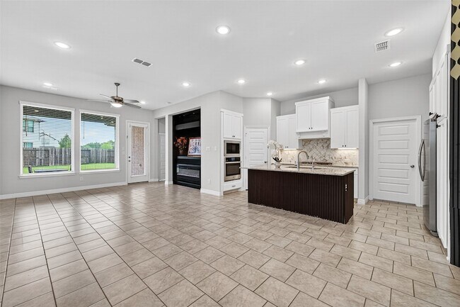 Building Photo - 6602 Albany Forest Ct