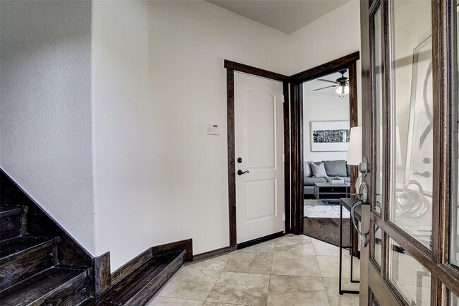 Building Photo - 1426 W 21st St