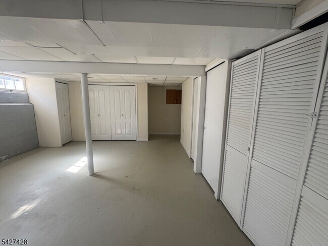 Building Photo - 29 Aubrey St