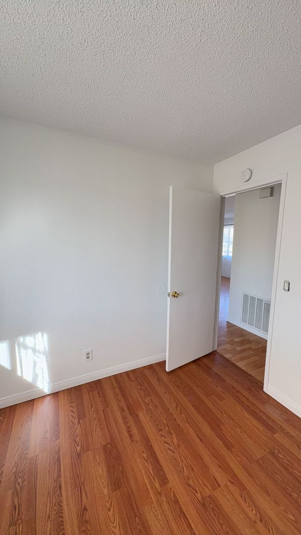 Building Photo - 3 BEDROOM APPLE VALLEY HOME