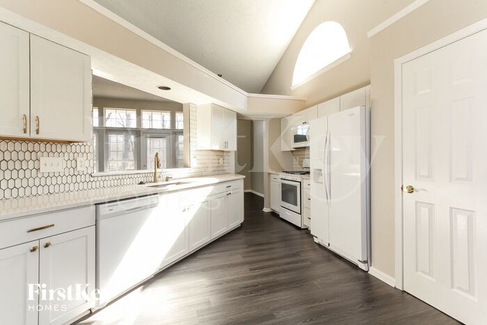 Building Photo - 150 Glynwater Dr