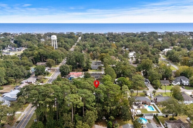 Building Photo - Rent Special if Sign a Lease now or in Feb!! 8 Blocks to the Beach!!