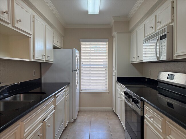 Building Photo - 1223 Augusta Dr