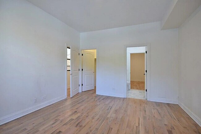 Building Photo - 5733 N Winthrop Ave