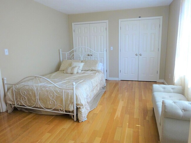 Guest Bedroom with double closets - 24 Autumn Ln