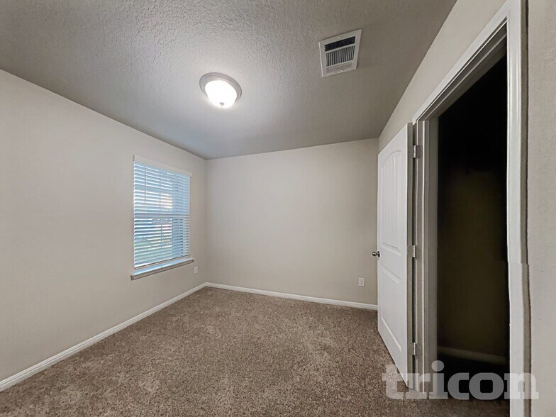 Building Photo - 441 Otto Ave