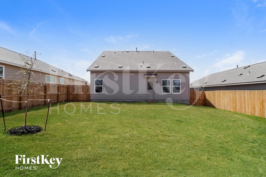 Building Photo - 9966 Sarrebourg St