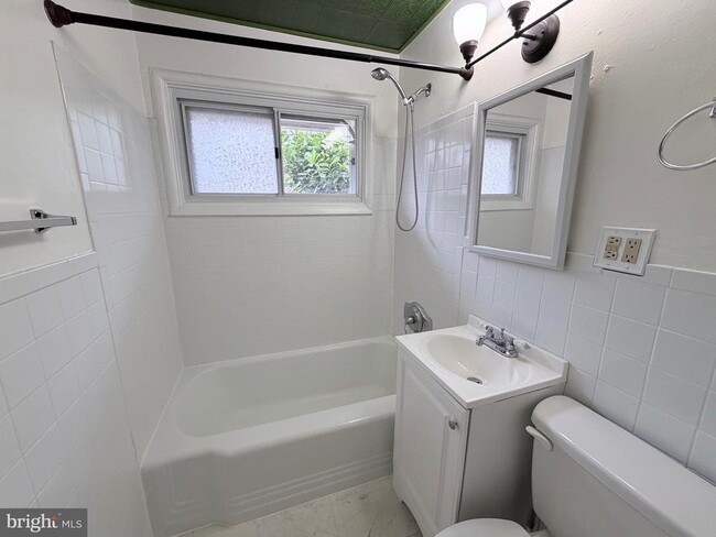 Building Photo - 2207 Luzerne Ave