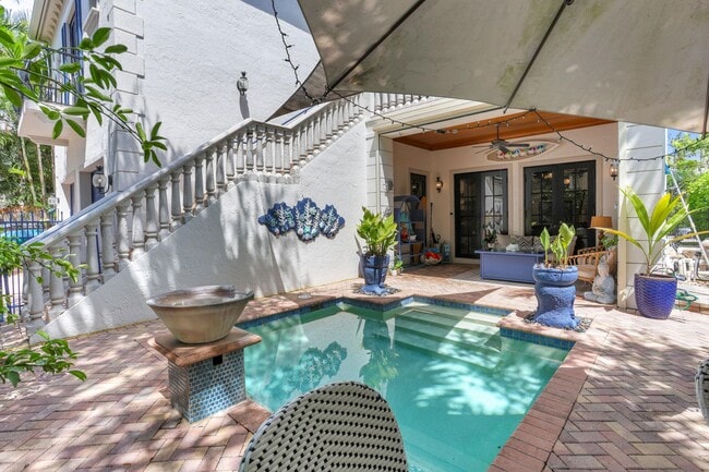 Building Photo - 1020 Miramar Dr