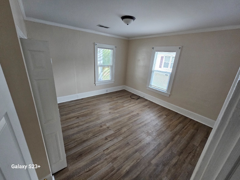 Building Photo - 1933 Nance St