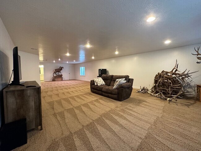 Building Photo - 1354 Ridgeway Rd