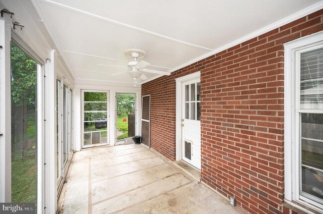 Building Photo - 1321 Royston St