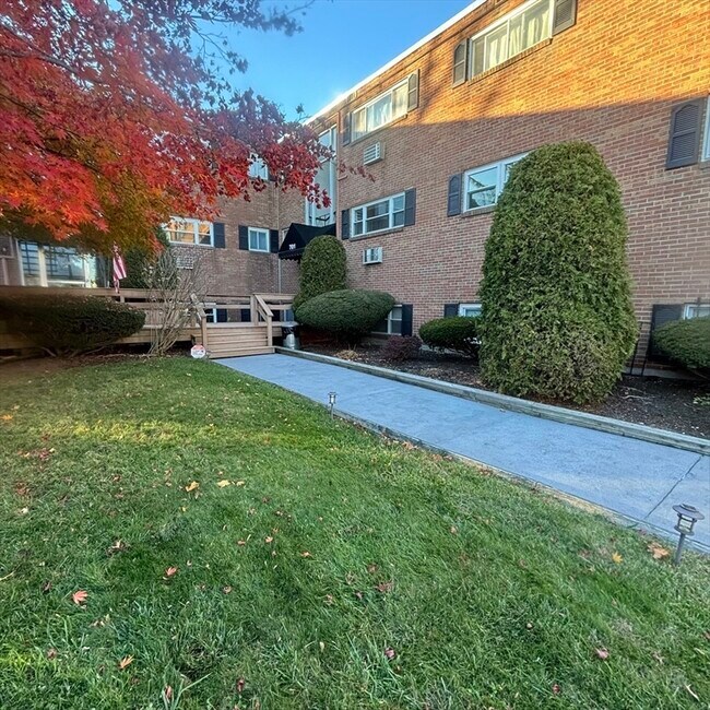 Building Photo - 701 Adams St