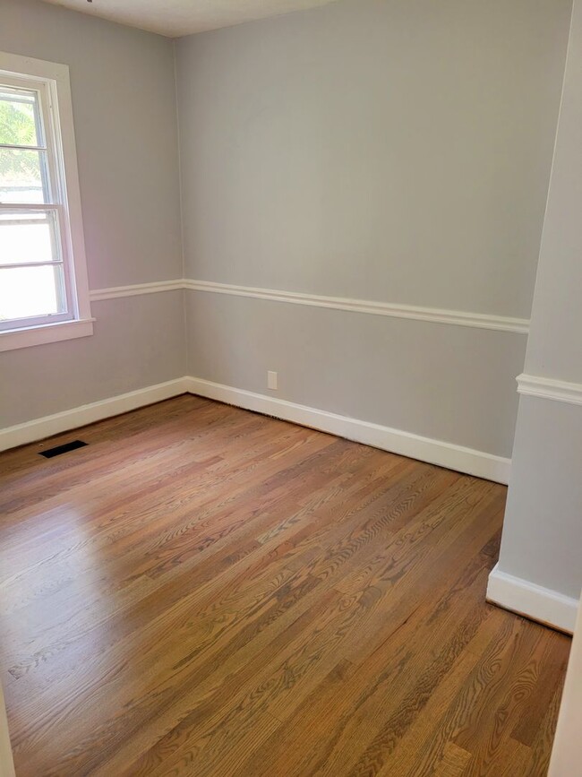 Building Photo - 3 bed 1 bath on Knob Creek Rd. near Johnso...