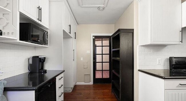 Building Photo - 2453 Alder St