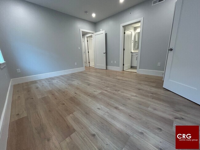 Building Photo - 124 Kenrick St