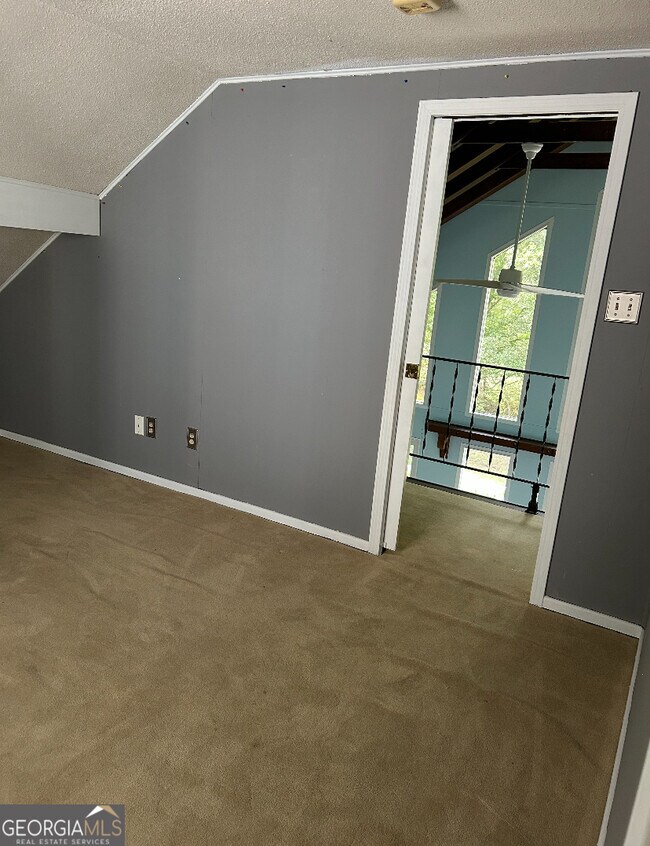 Building Photo - 522 Capri Dr