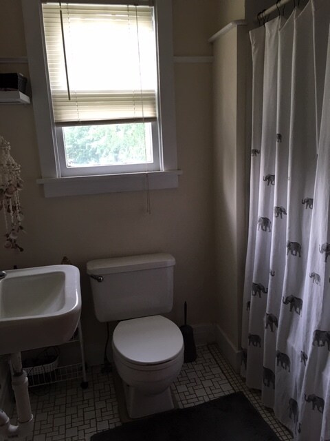 Building Photo - 381 Feura Bush Rd