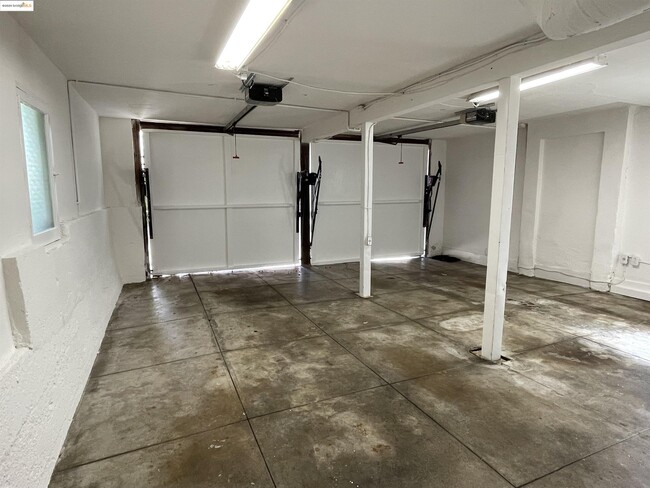 Building Photo - 1159 Winsor Ave