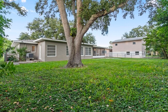 Building Photo - 2192 Belmar Dr