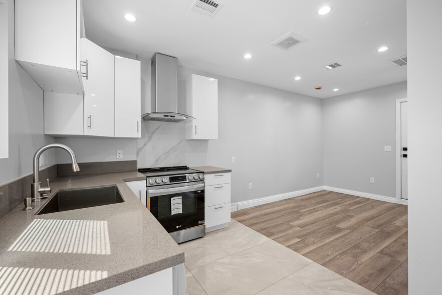 Building Photo - 13689 Bracken St