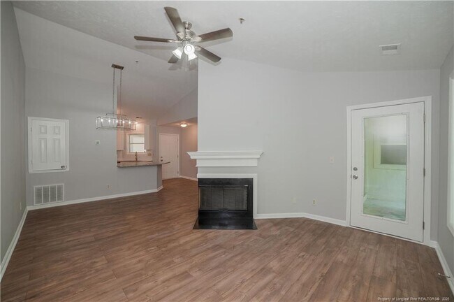 Building Photo - 974 Stewarts Creek Dr
