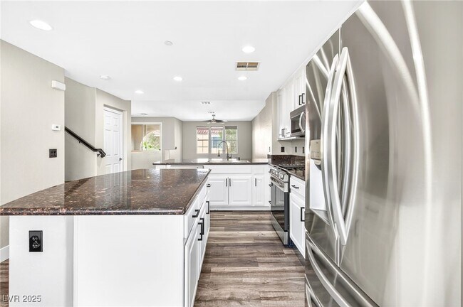 Building Photo - 10091 Sand Key St