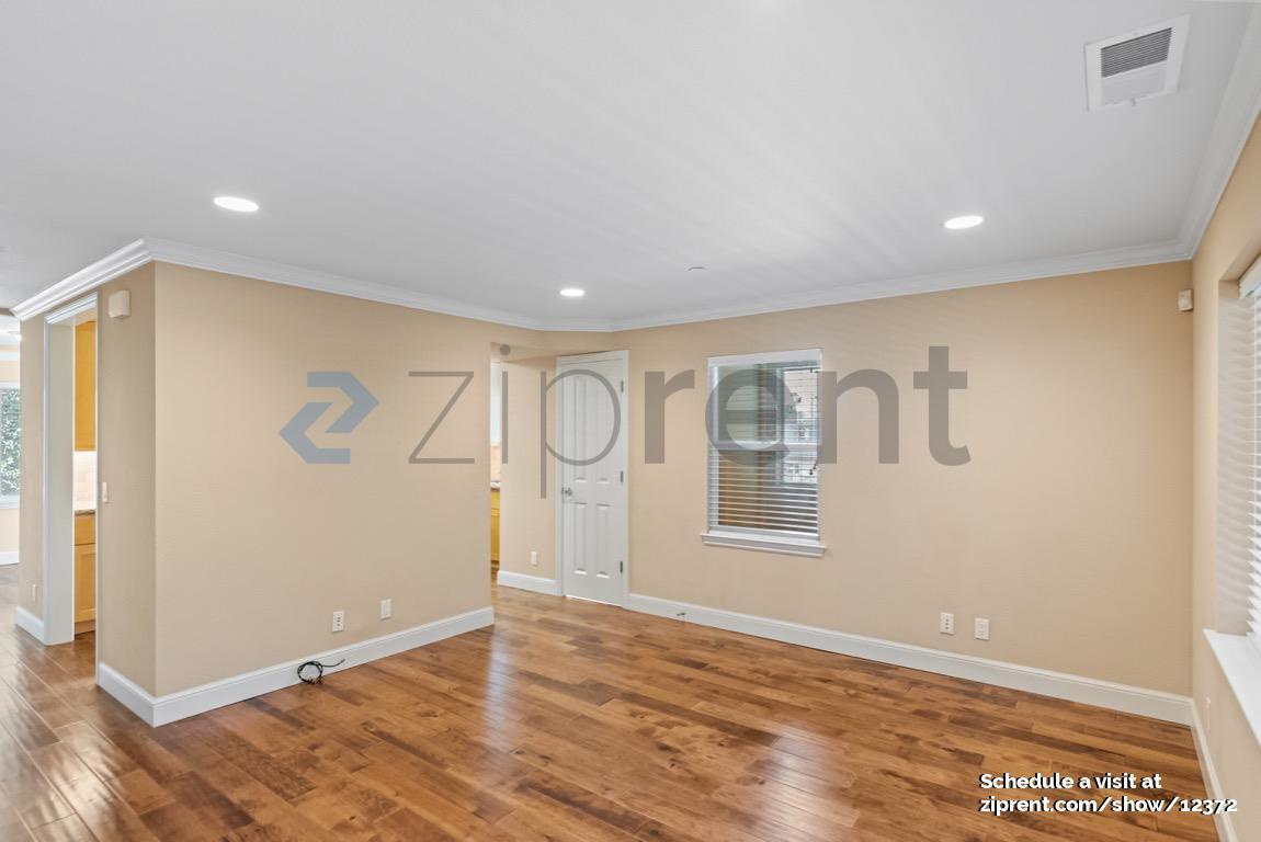 Building Photo - Unit 3