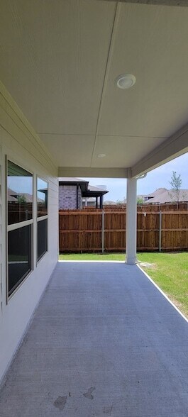 Building Photo - 2231 Clf Spgs Dr