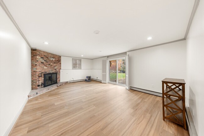 Building Photo - 10 Peaceful Ln